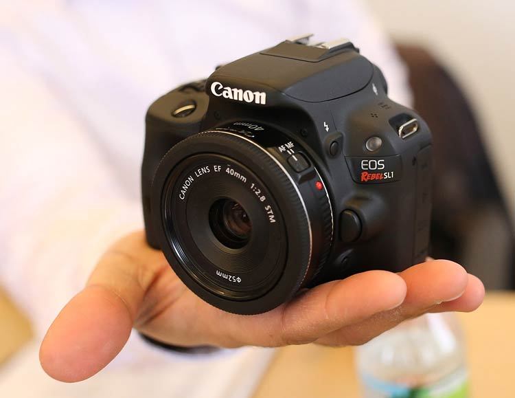 Размер Canon 100D с объективом 40mm
